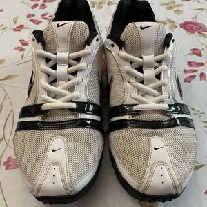 Nike Womens Air Strike Turf 95 323938-101 White Black Running Shoes Size 6.5